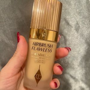 Charlotte Tilbury airbrush flawless foundation